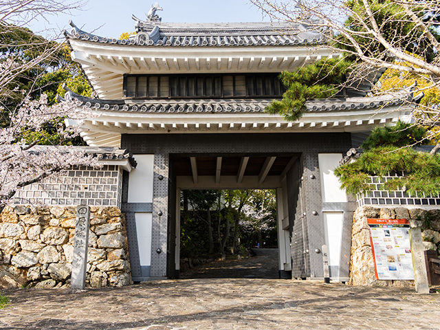 田原城跡桜門（復元）